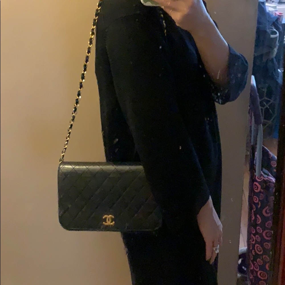 *Authentic* Chanel Vintage Chain Shoulder Flap Bag - Picture 12 of 15